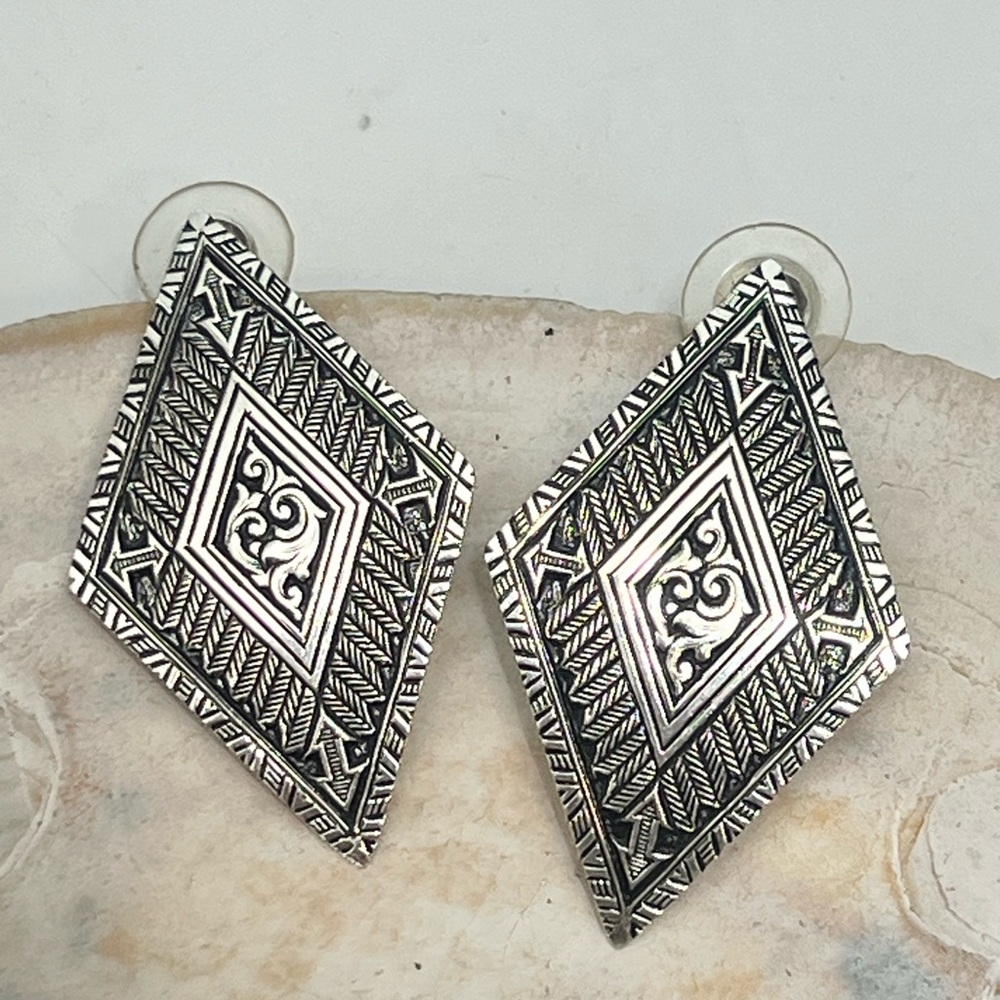 Crumrine Mfg Earrings With Raised Embossing